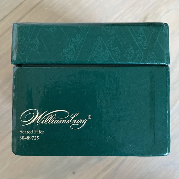 Williamsburg Seated Fifer - Lang and Wise - Picture 3 of 10